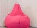 Ярко розовое бескаркасное кресло для девочки